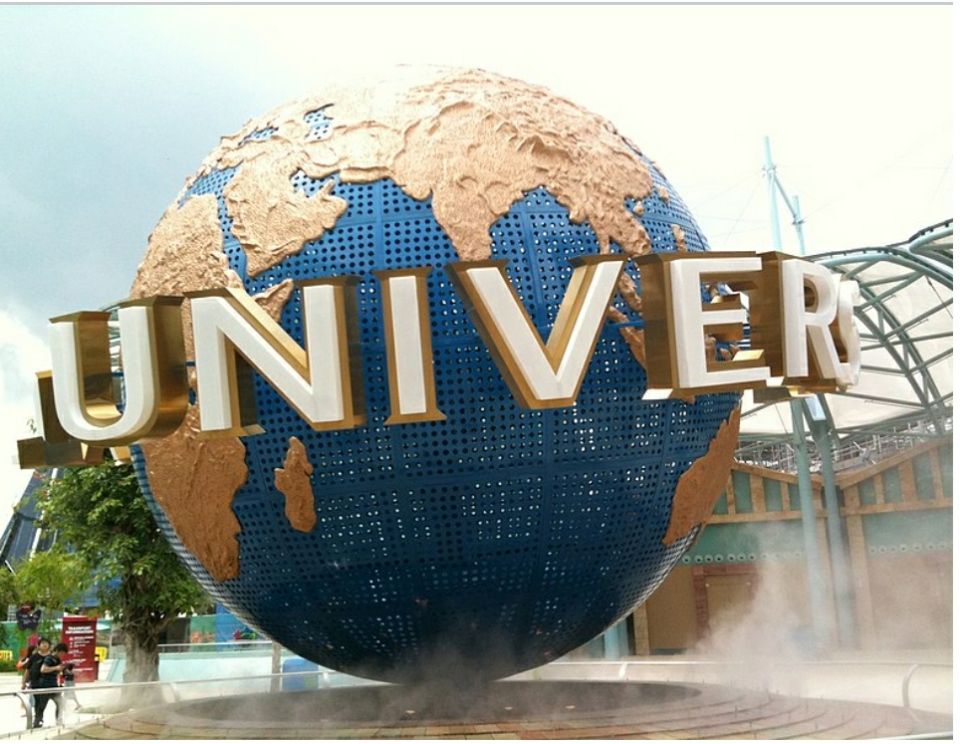 UNIVERSAL STUDIOS